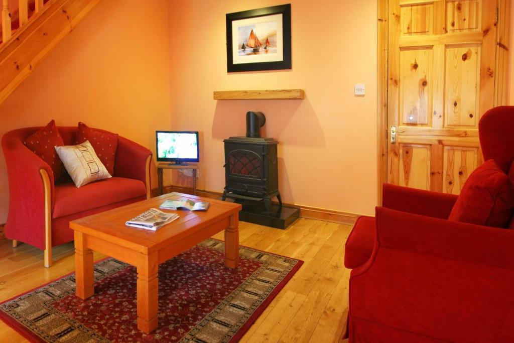 Mccarthy'S Lodge B&B Westport Exterior photo